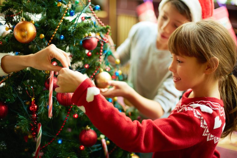 12 Great Ways to Make Extra Money Before Christmas